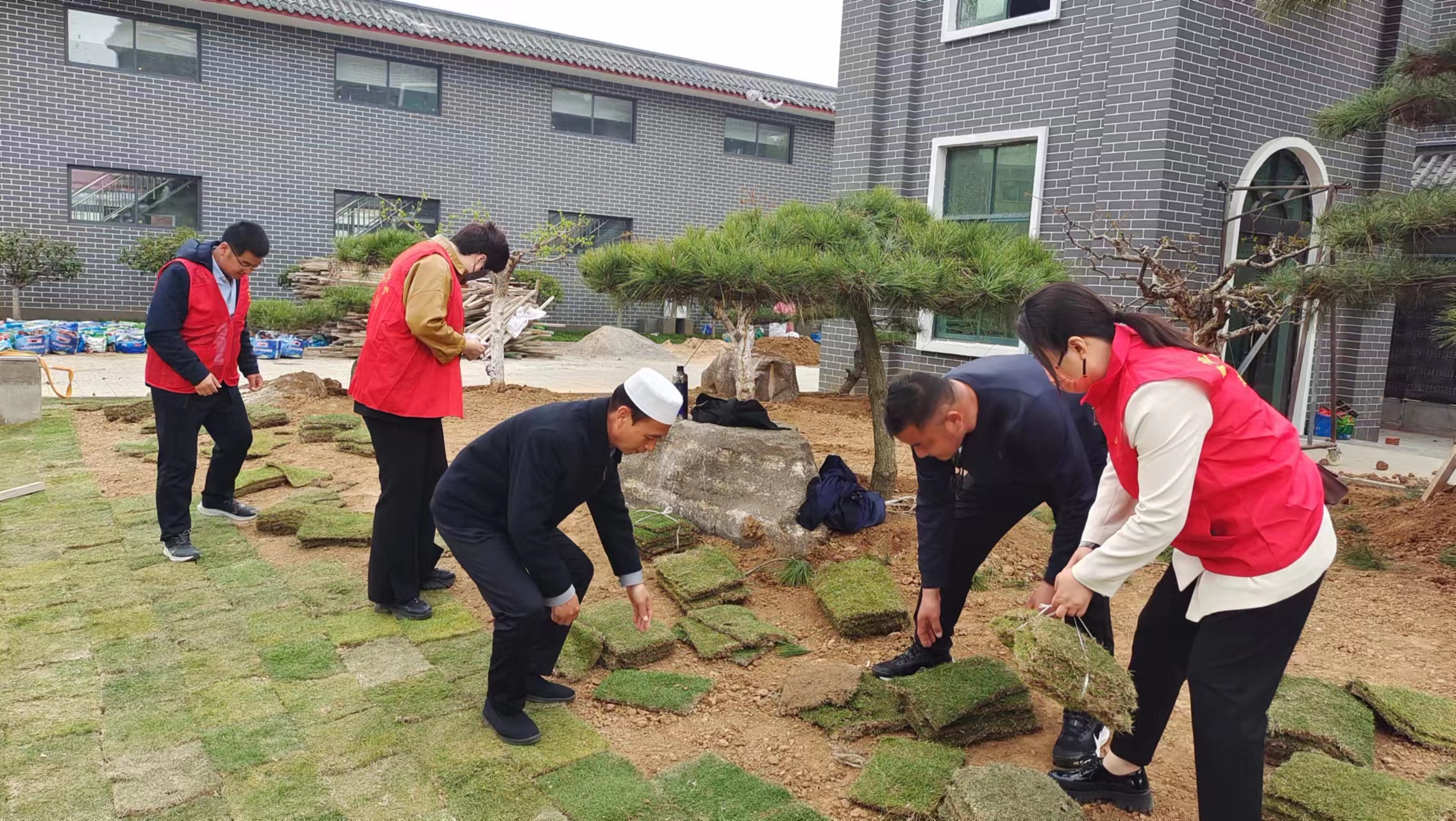 临沂市城管局园林环卫保障服务中心：民族团结一家亲 携手共建美丽涑河emc易倍体育在线登录(图1)